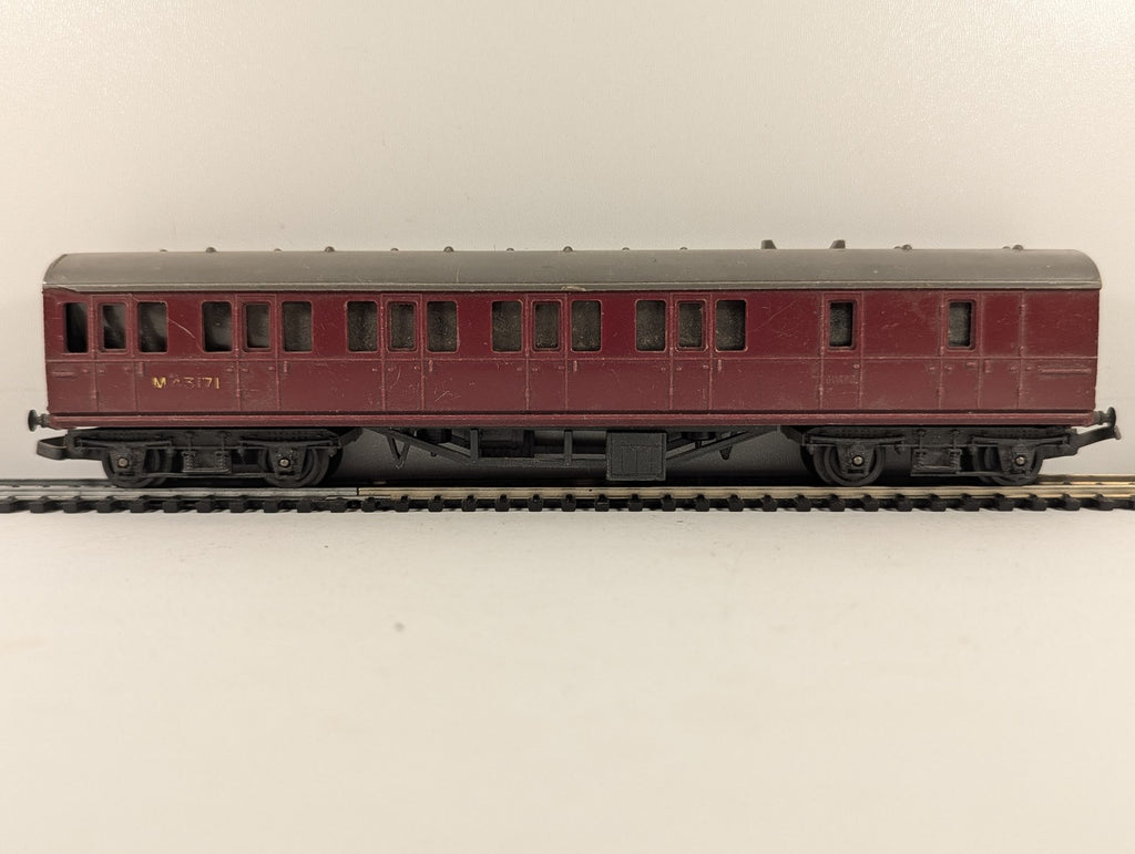 Tri-ang OO Gauge BR Suburban Brake Coach Passenger Coach M43171 BR Maroon R.121