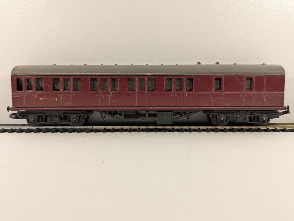 Tri-ang OO Gauge BR Suburban Brake Coach Passenger Coach M43171 BR Maroon R.121