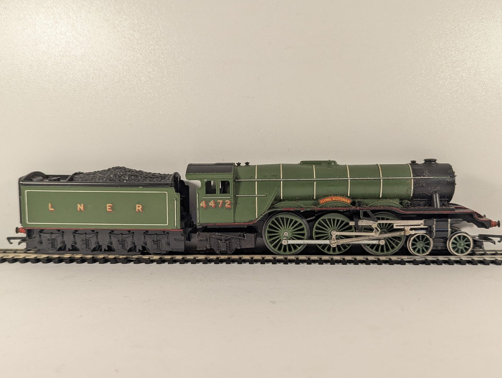 Hornby OO Gauge Class A3 Flying Scotsman Steam Locomotive 4472 LNER Apple Green