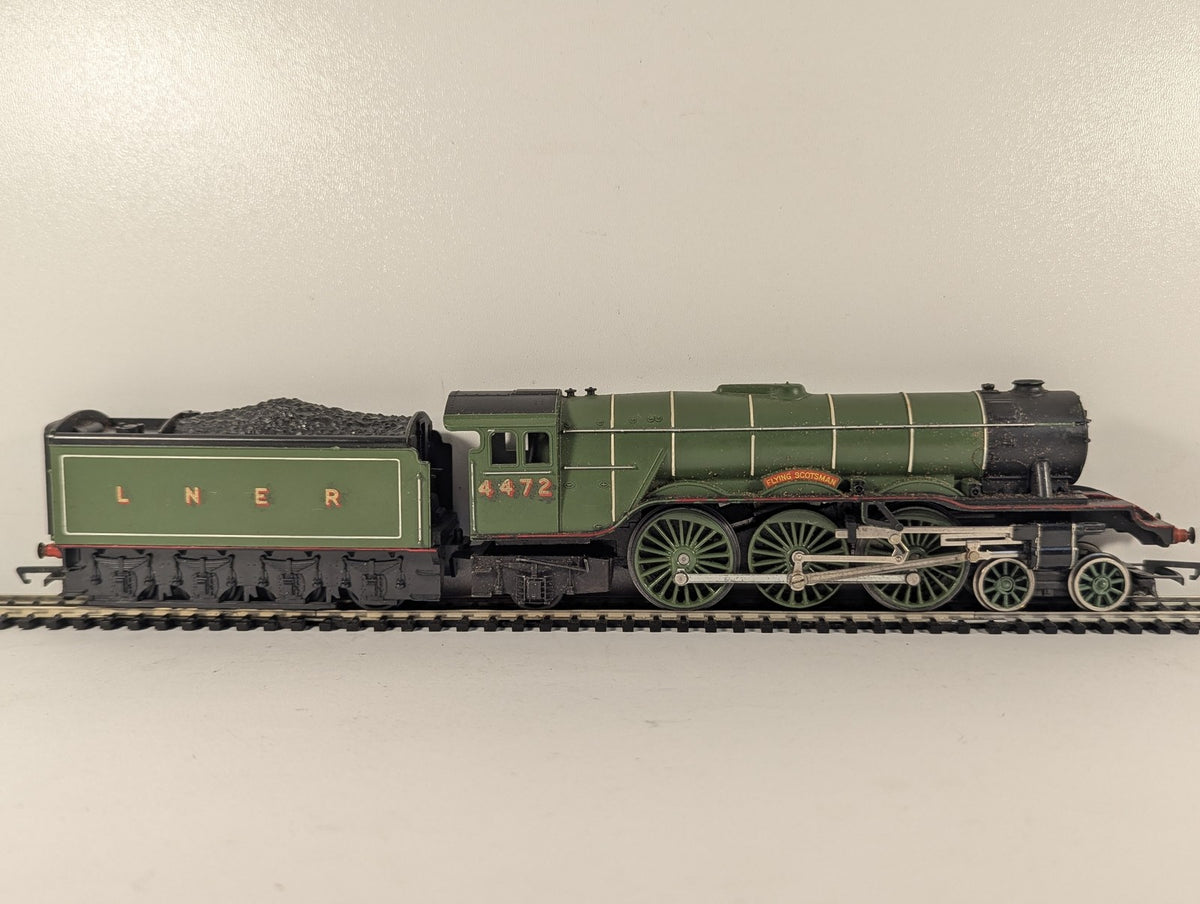 Hornby OO Gauge Class A3 Flying Scotsman Steam Locomotive 4472 LNER Apple Green