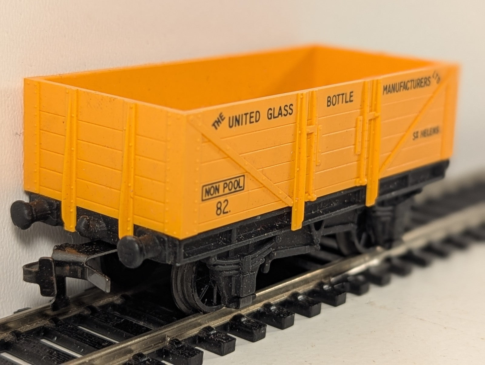 Hornby-Dublo 32069 OO Gauge United Glass Bottles Sand Wagon - Boxed