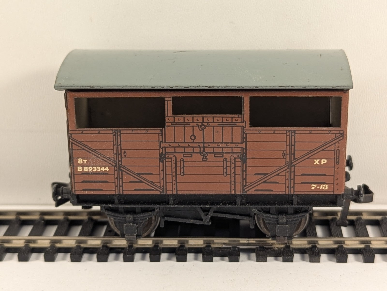 Hornby Dublo OO Gauge 8 Ton Cattle Wagon Bauxite