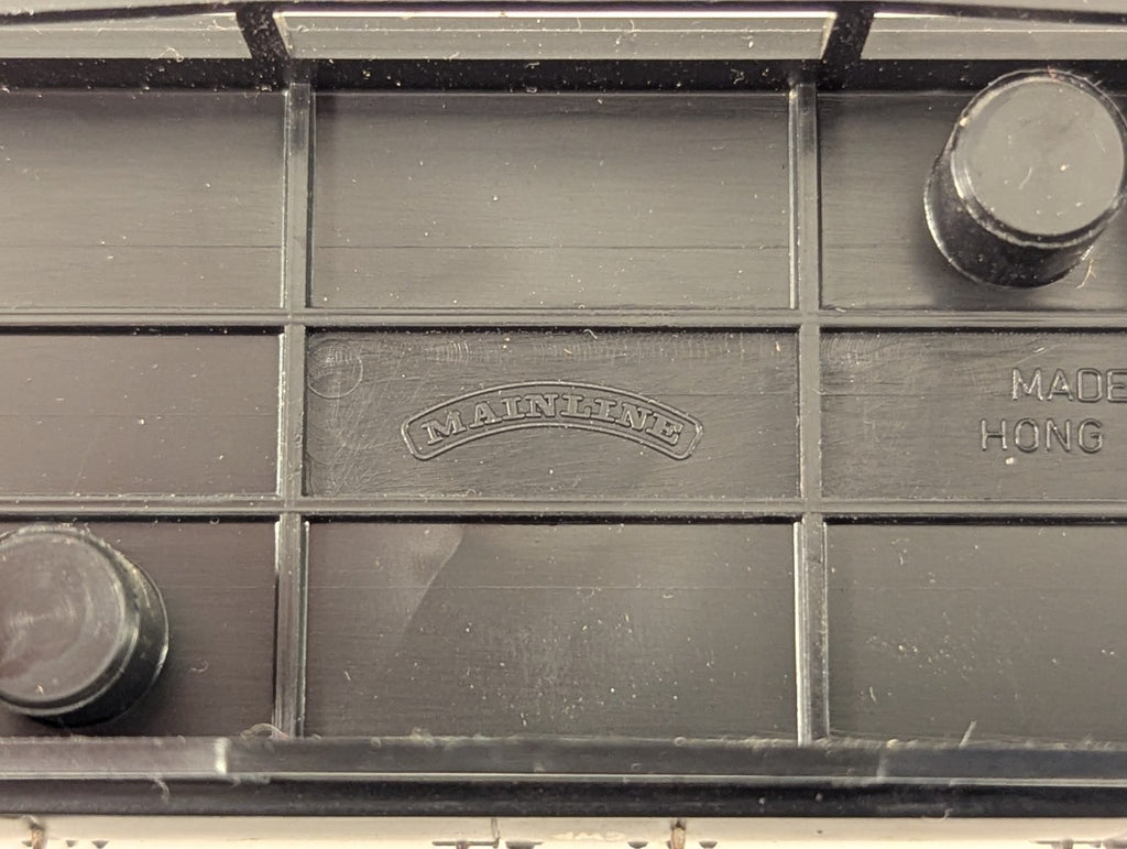 Mainline OO Gauge GWR Brake Third Coach Chocolate & Cream