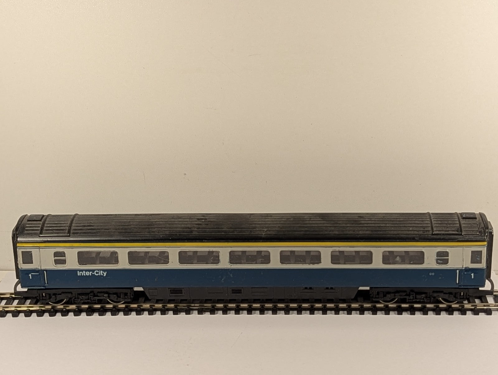 Hornby OO Gauge BR Mk3 First Class Coach Passenger Coach BR Blue/Grey