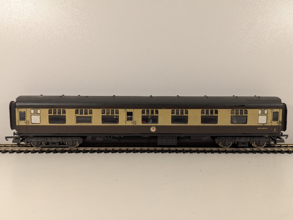 Lima 305313 OO Gauge BR Mk1 Composite Corridor Coach Chocolate & Cream