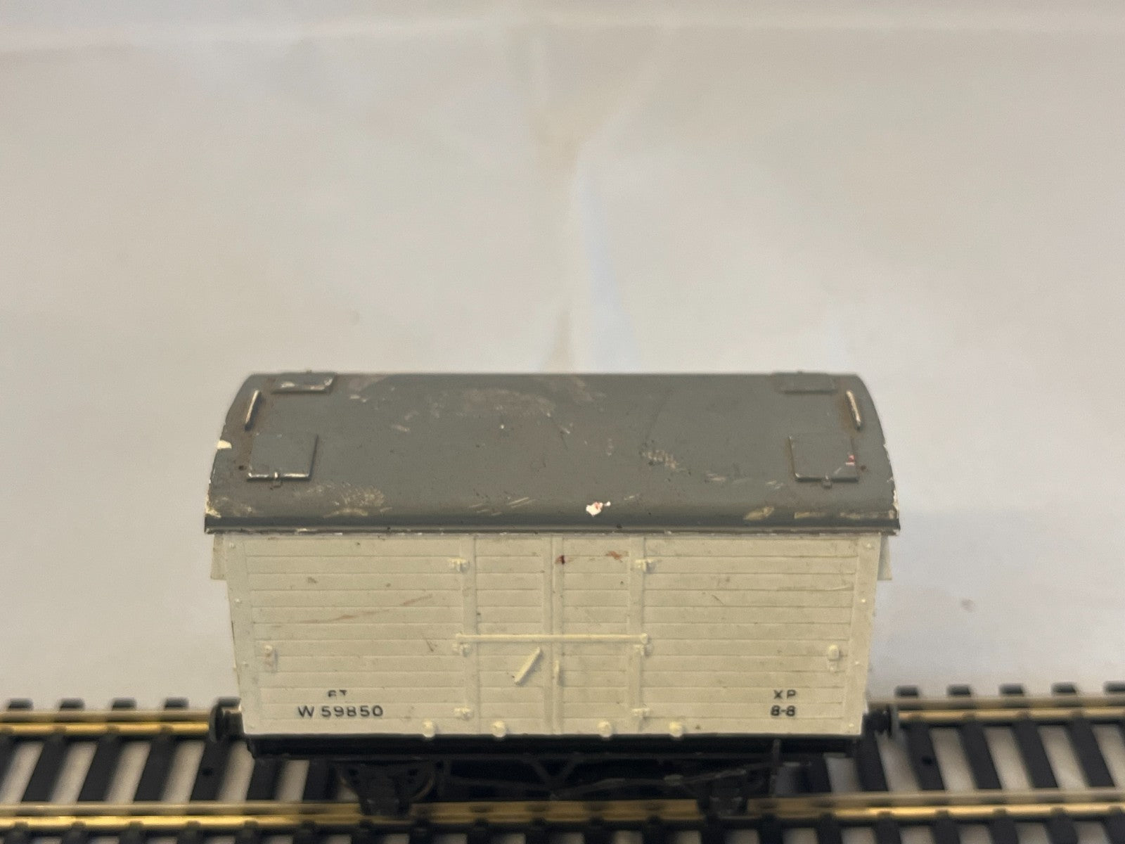 Hornby Dublo OO Gauge 6 Ton Refrigerated Van Missing Couplings
