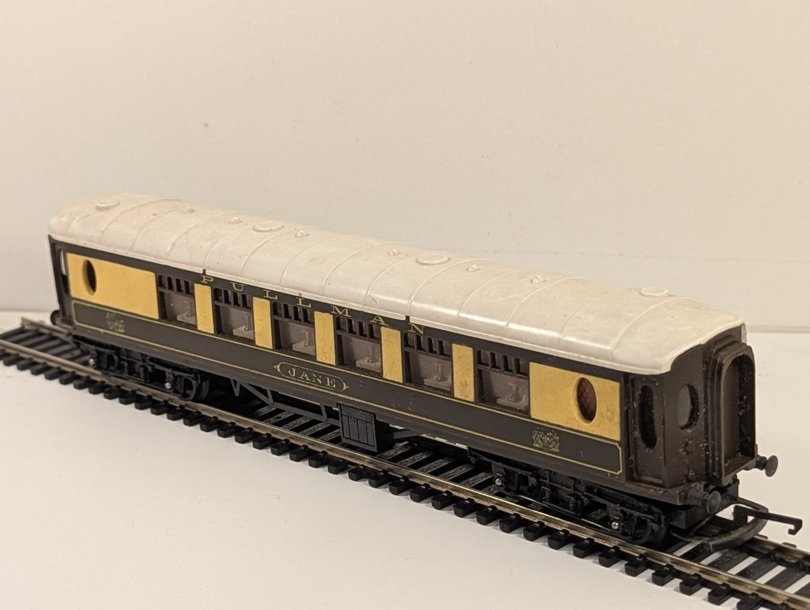 Tri-ang R228 OO Gauge Pullman Coach Jane