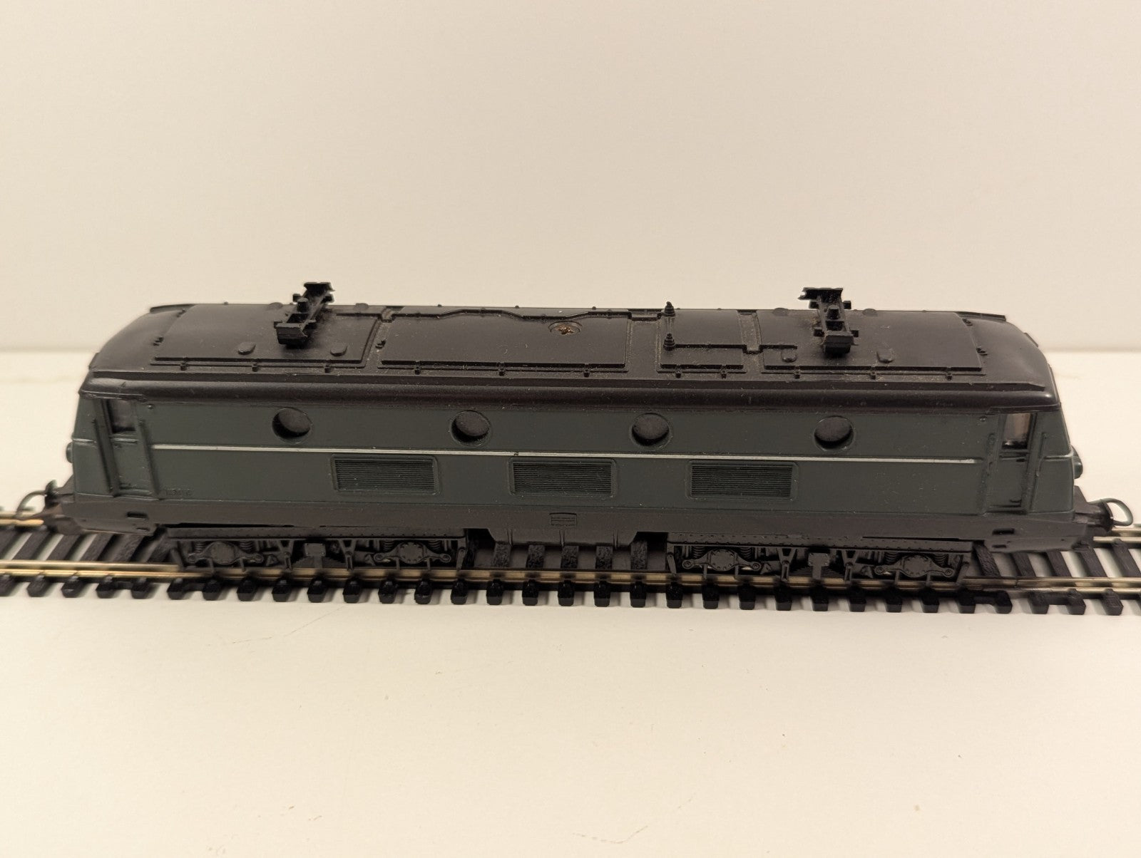 Lima H0 Scale NMBS/SNCB Class 125 Electric Locomotive (Missing Pantograph)