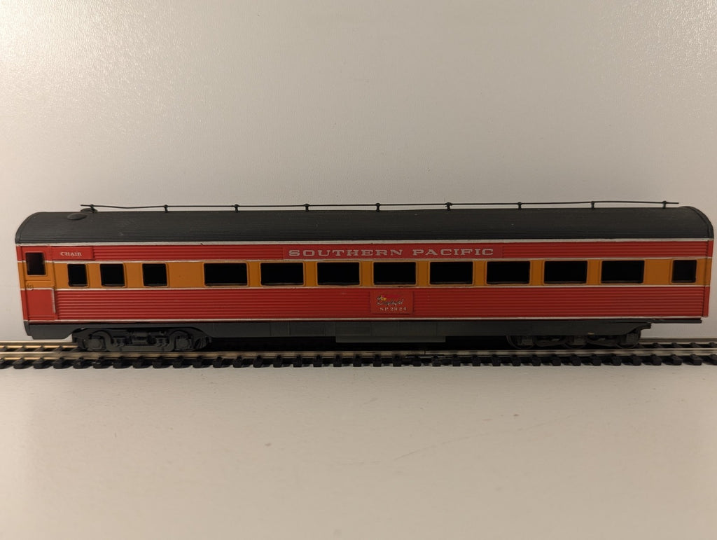Athearn HO Scale Southern Pacific Daylight Passenger Car
