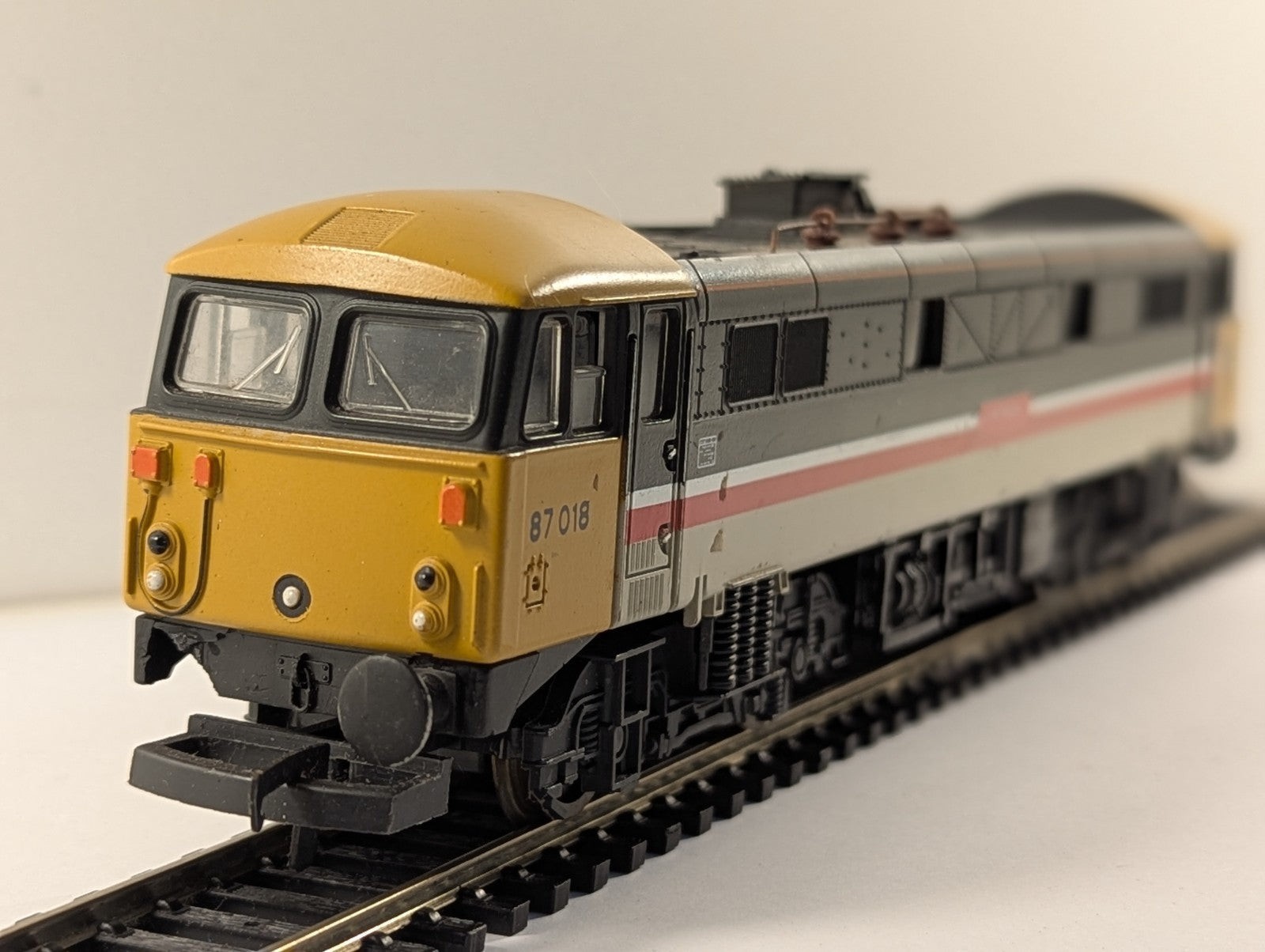 Lima OO Gauge Class 87 Locomotive 87 018 BR InterCity Executive 205