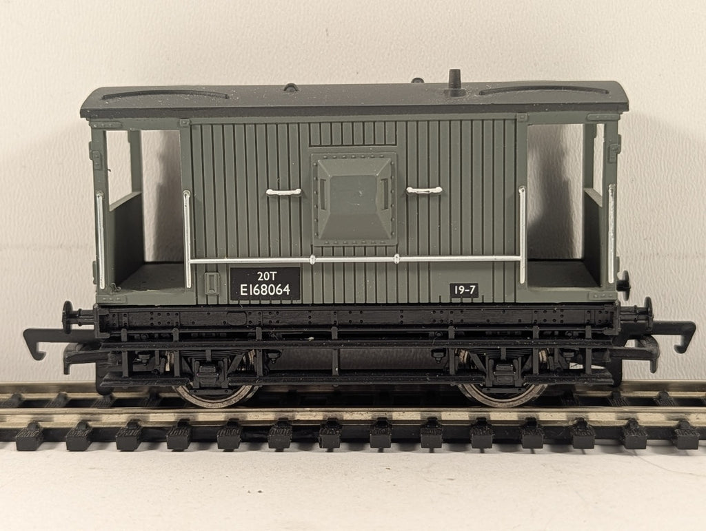 Bachmann OO Gauge 20 Ton Brake Van Goods Wagon E168064 BR(E) Grey 33-801
