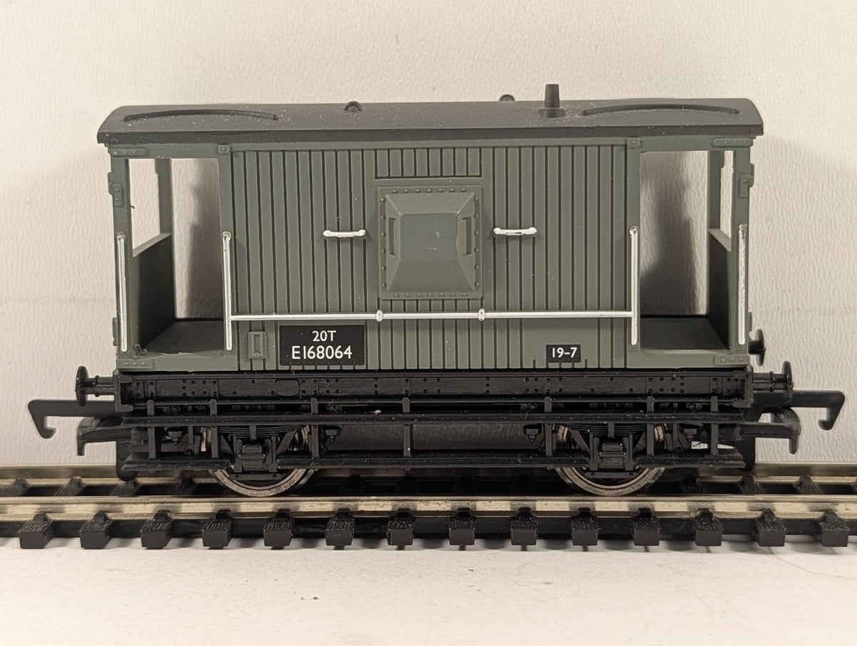 Bachmann OO Gauge 20 Ton Brake Van Goods Wagon E168064 BR(E) Grey 33-801