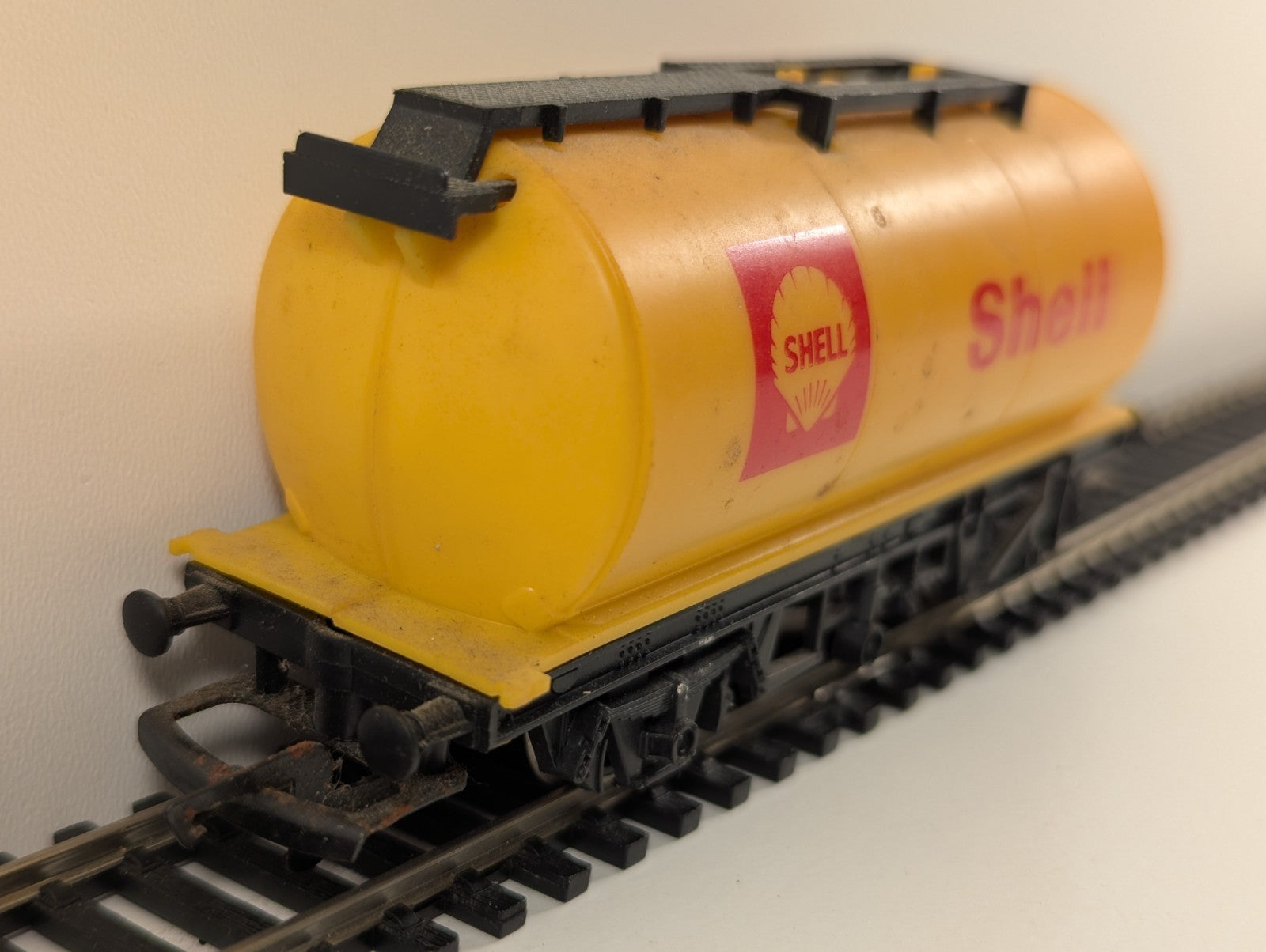Hornby R132 TTA Tank Wagon “Shell” – OO Gauge