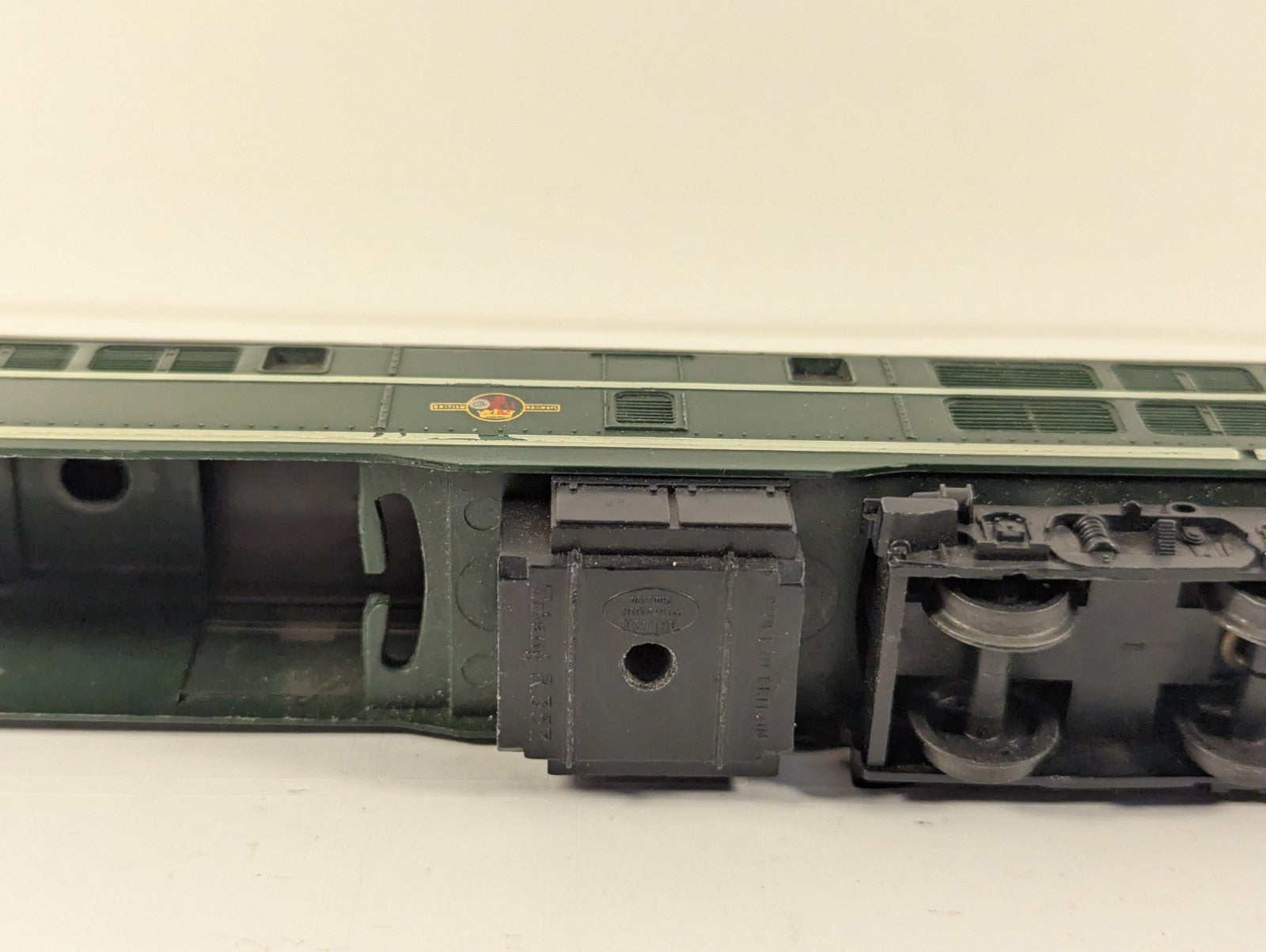 Tri-ang Hornby R357 OO Gauge Class 31 Diesel Locomotive - Missing Bogie