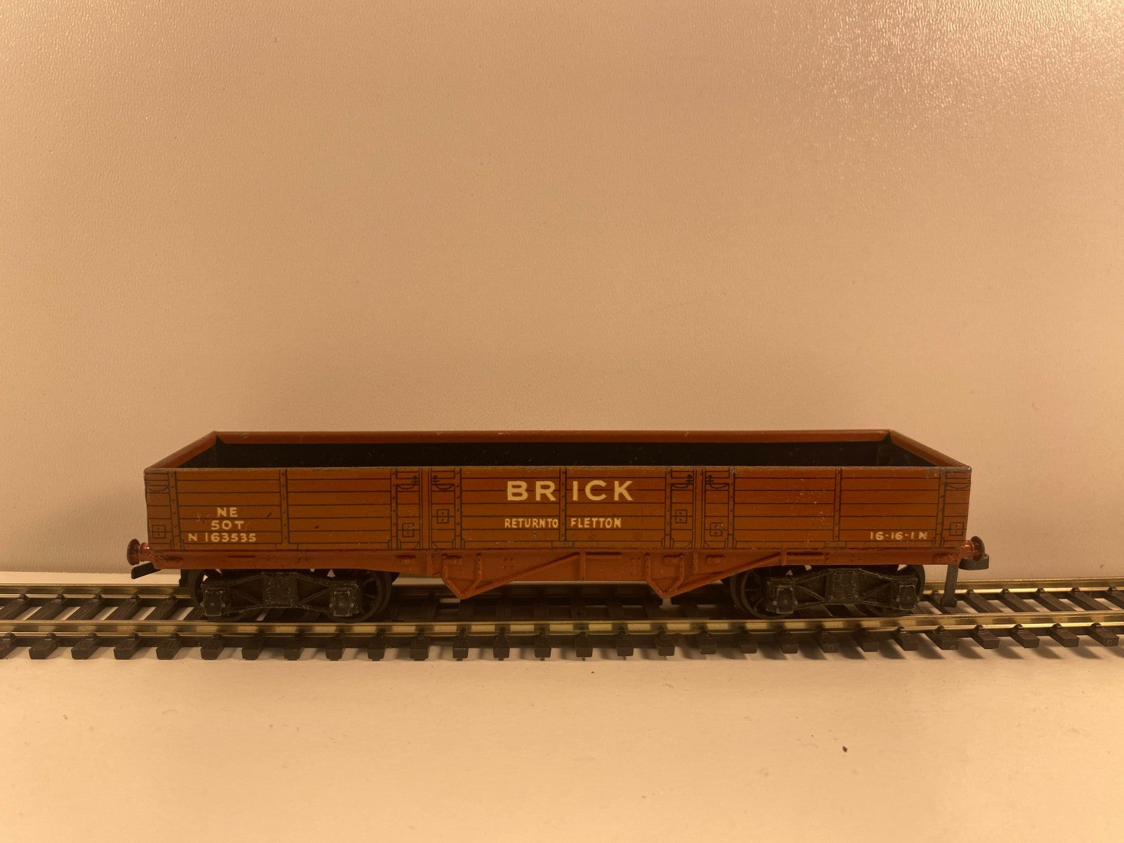 Hornby Dublo 50-Ton Bogie Brick Wagon – OO Gauge