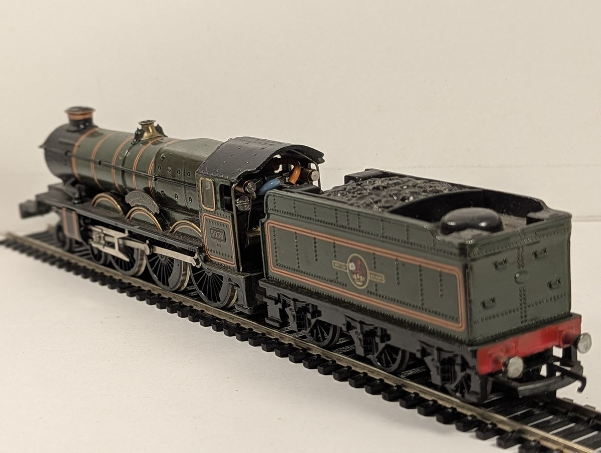 Wrenn OO Gauge Castle Class 4-6-0 5038 'Lyonshall Castle' Steam Locomotive