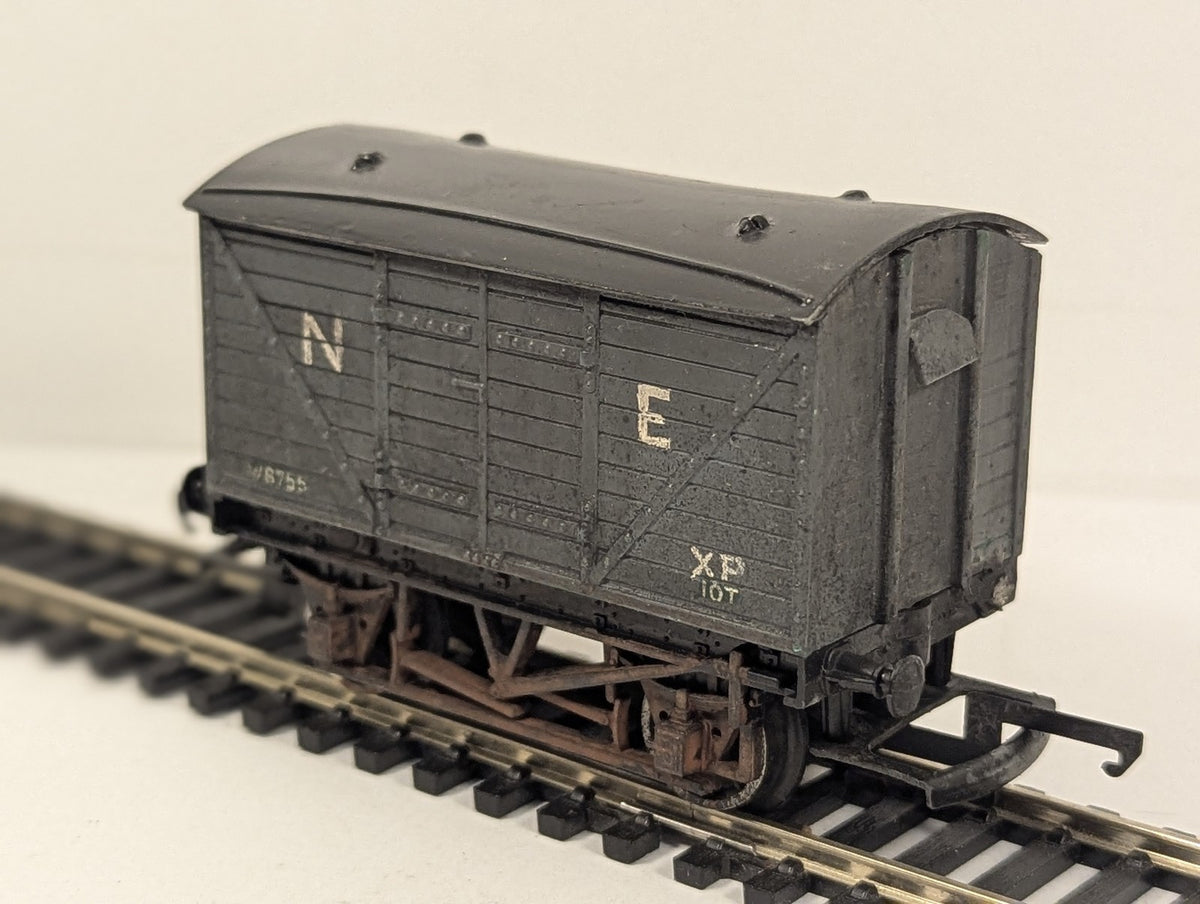 Tri-ang OO Gauge LNER Ventilated Goods Van Goods Wagon W8755 LNER Grey