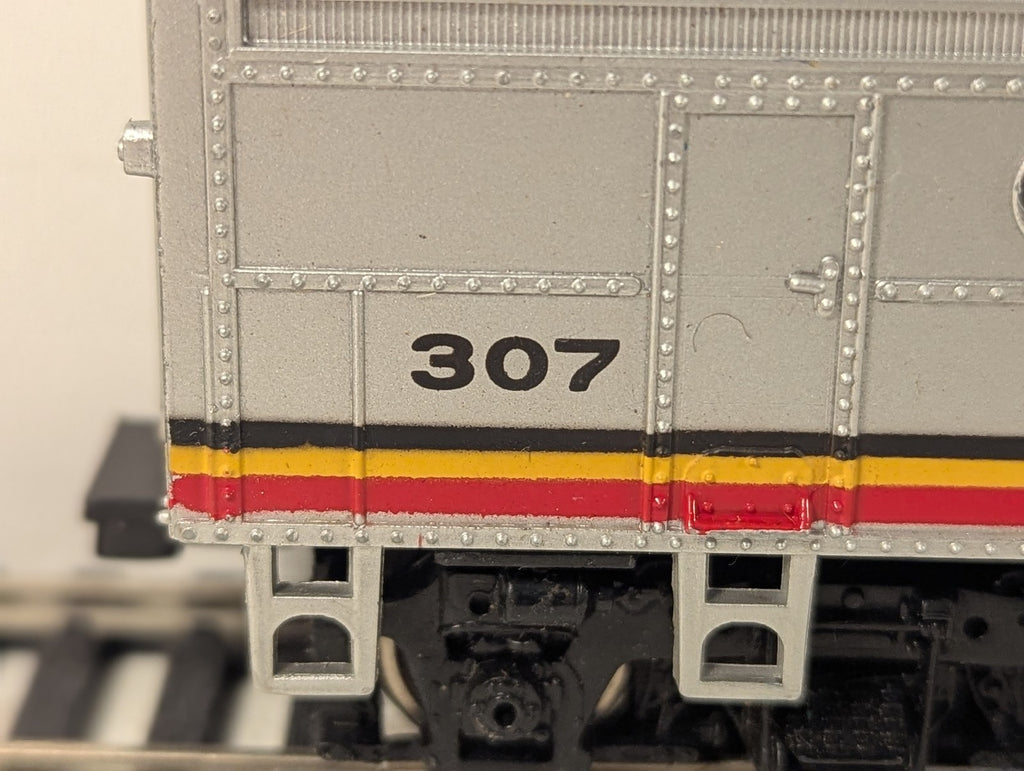 Bachmann HO Gauge EMD F9A Diesel Locomotive 307 Santa Fe Warbonnet