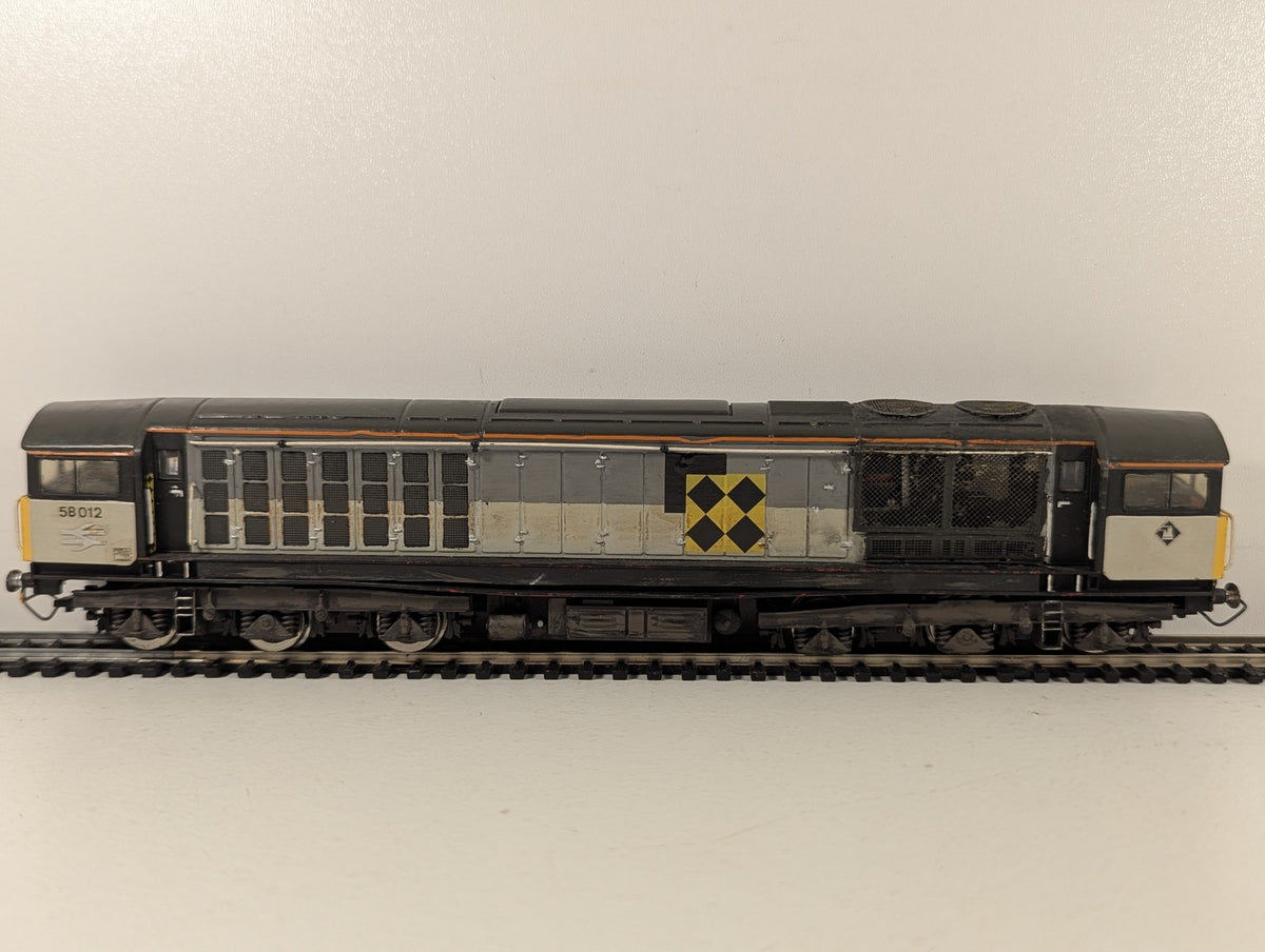 Hornby OO Gauge Class 58 Diesel Locomotive 58012 BR Railfreight Coal R396