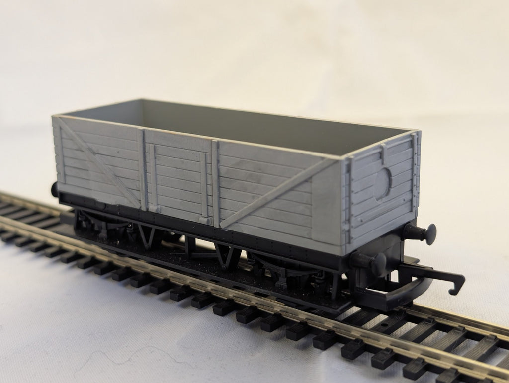 Hornby OO Gauge 7 Plank Wagon - Repainted