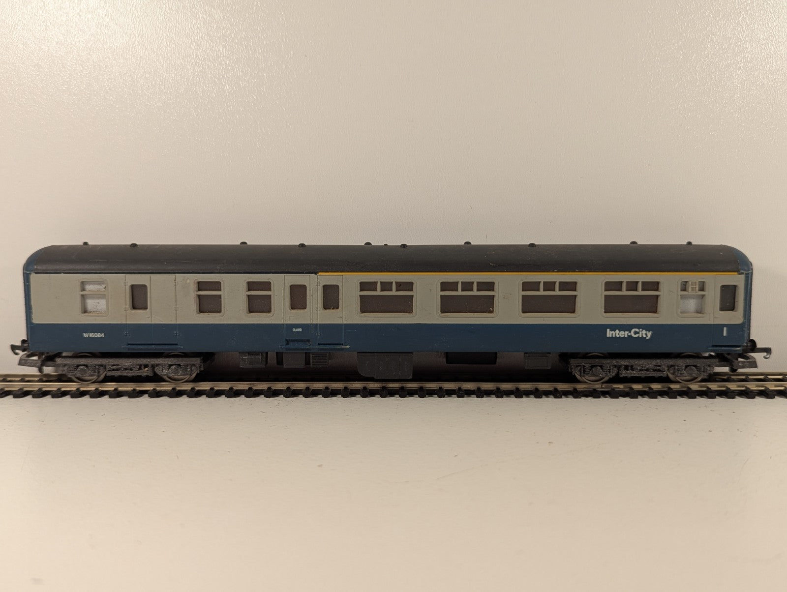 Lima L305303 OO Gauge Mk2B Brake Corridor 1st Coach Blue & Grey