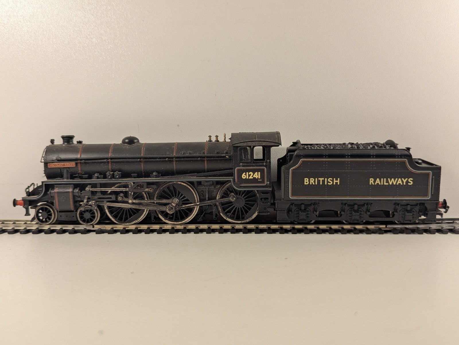 Bachmann OO Gauge Thompson Class B1 'Viscount Ridley' Steam Locomotive