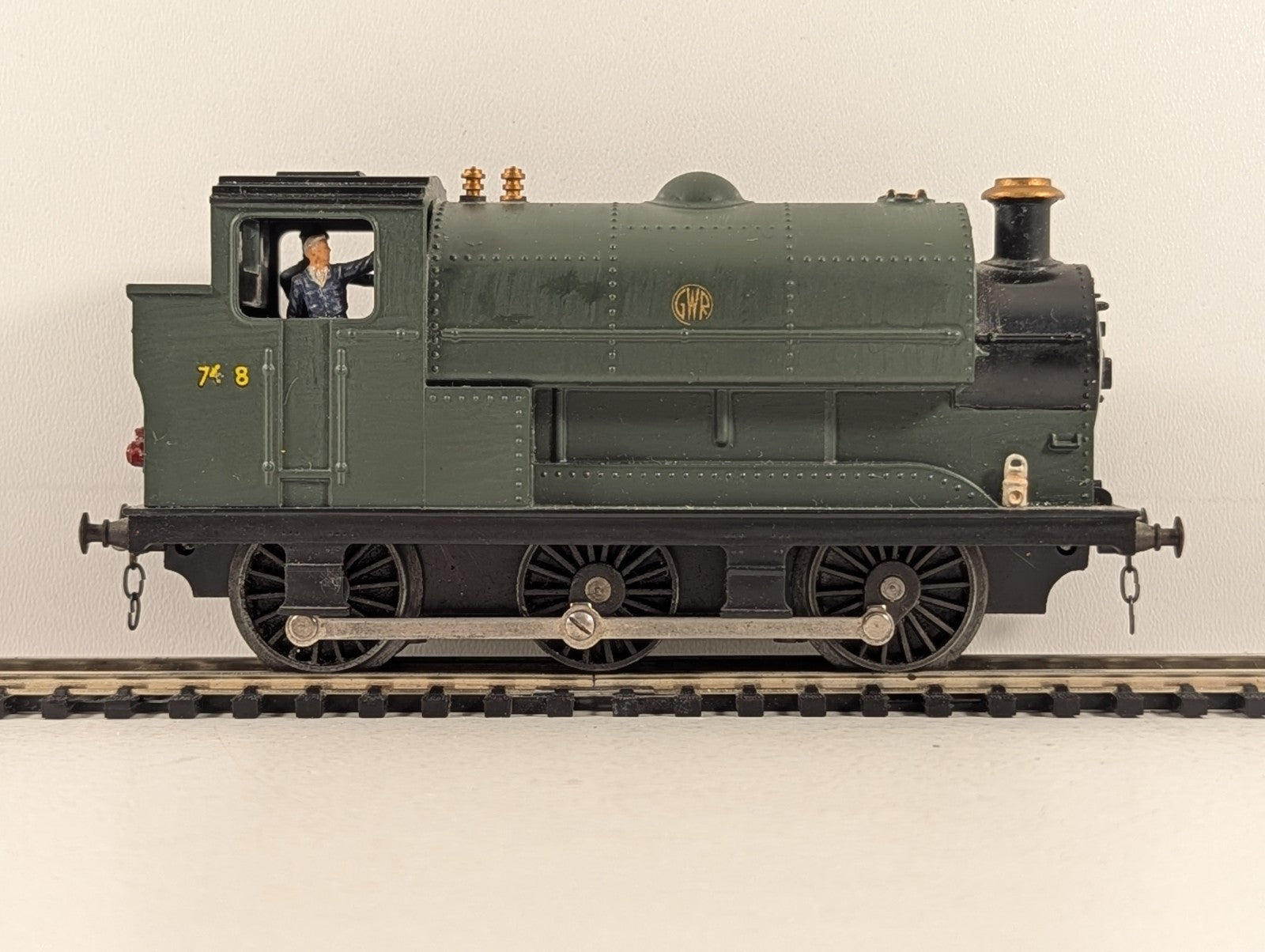 Tri-ang Railways R254 OO Gauge Transcontinental 0-6-0 Saddle Tank Locomotive