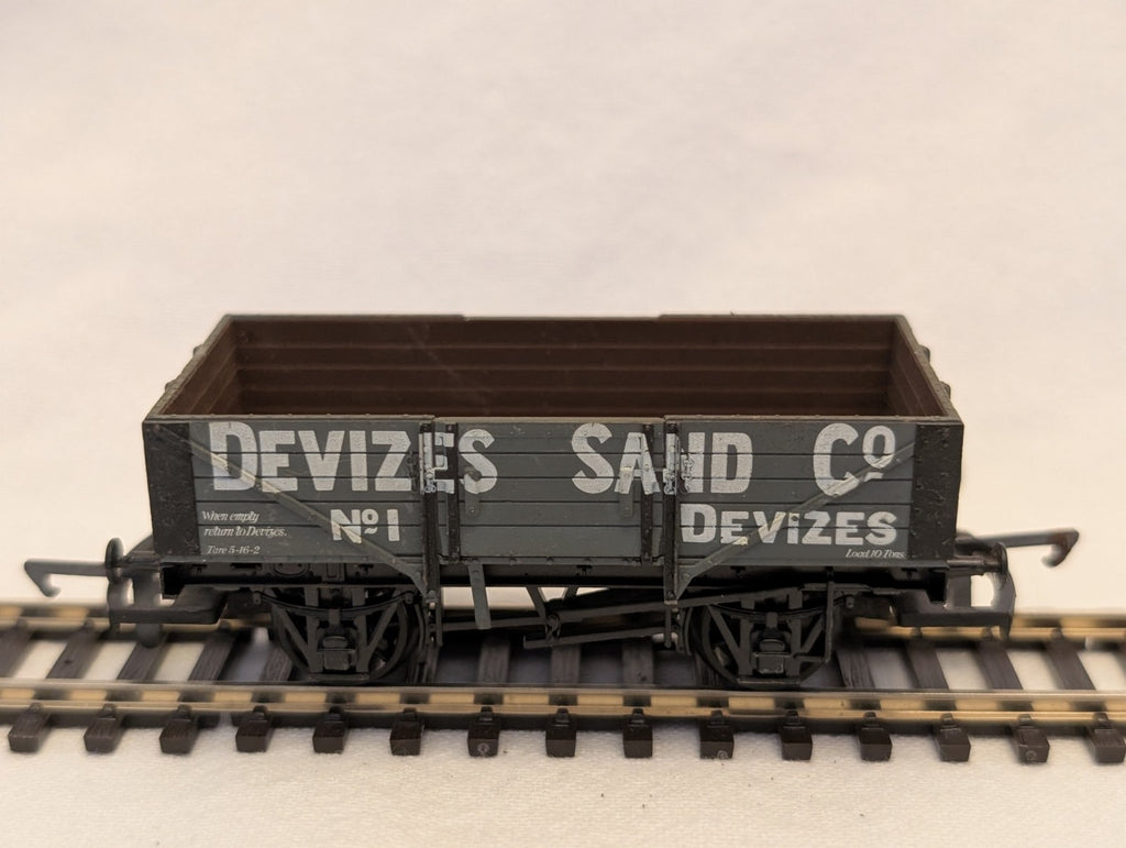 Airfix OO Gauge 7 Plank Open Wagon Goods Wagon 1 Devizes Sand Co.