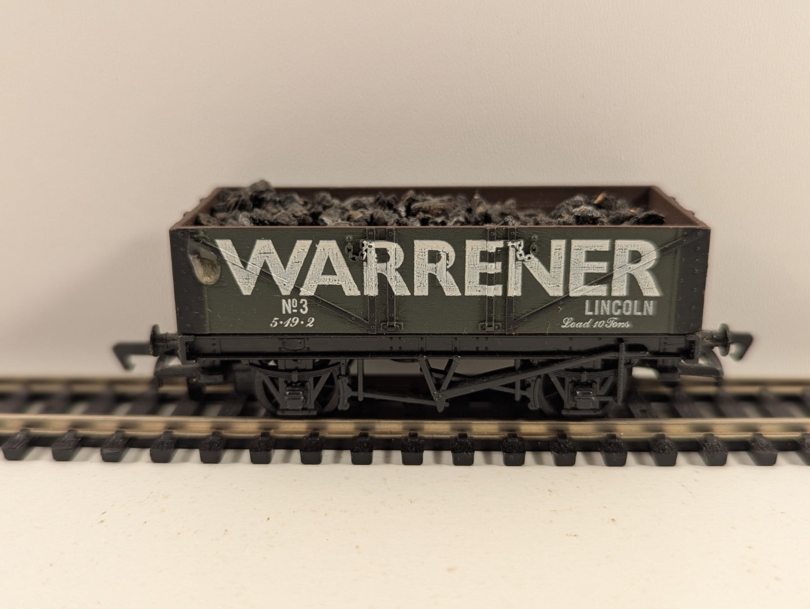 Mainline OO Gauge 37132 5 Plank Wagon Warrener Lincoln Green