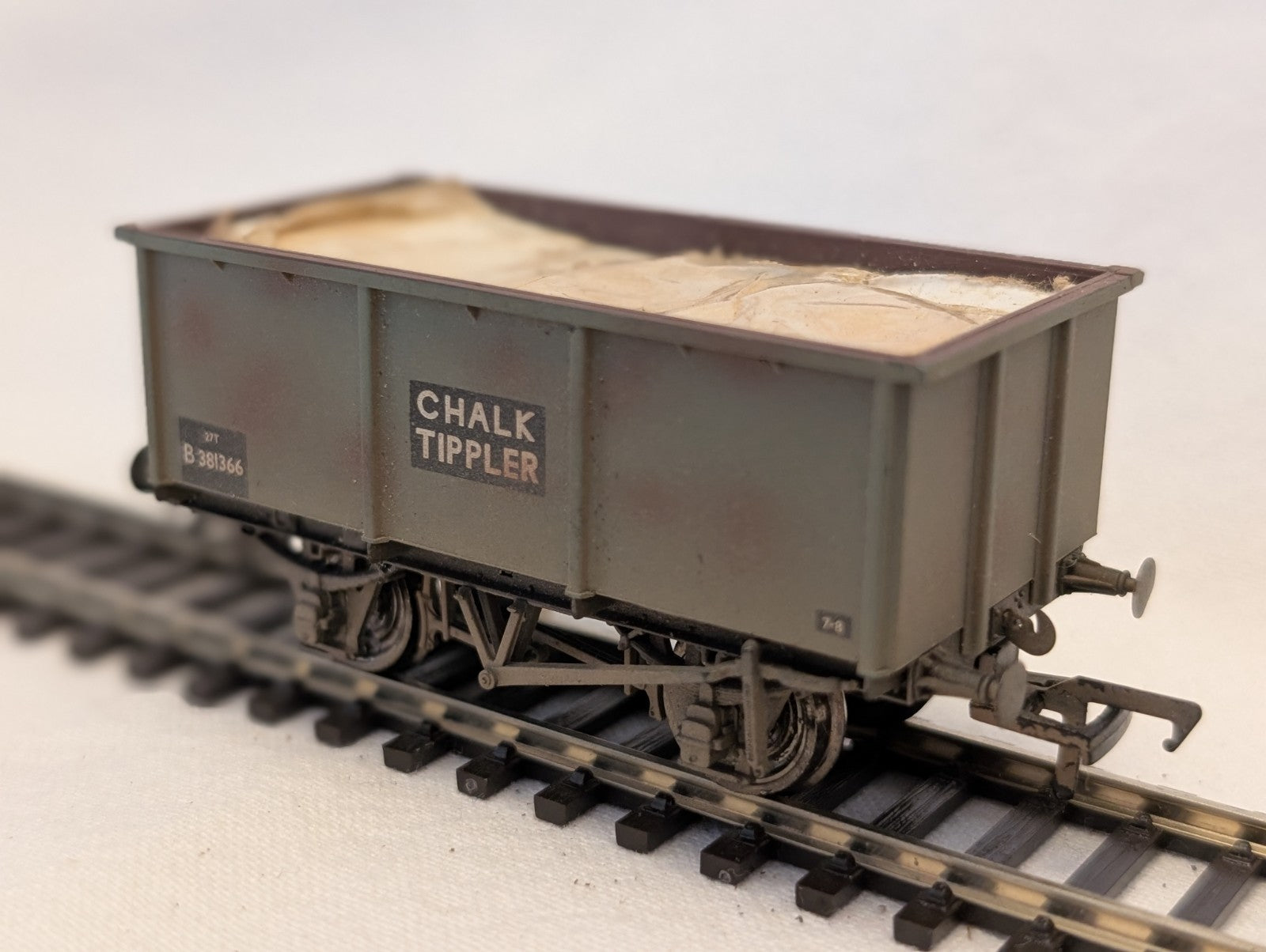 Bachmann OO Gauge 27T Chalk Tippler Goods Wagon B 381366 BR Grey 38