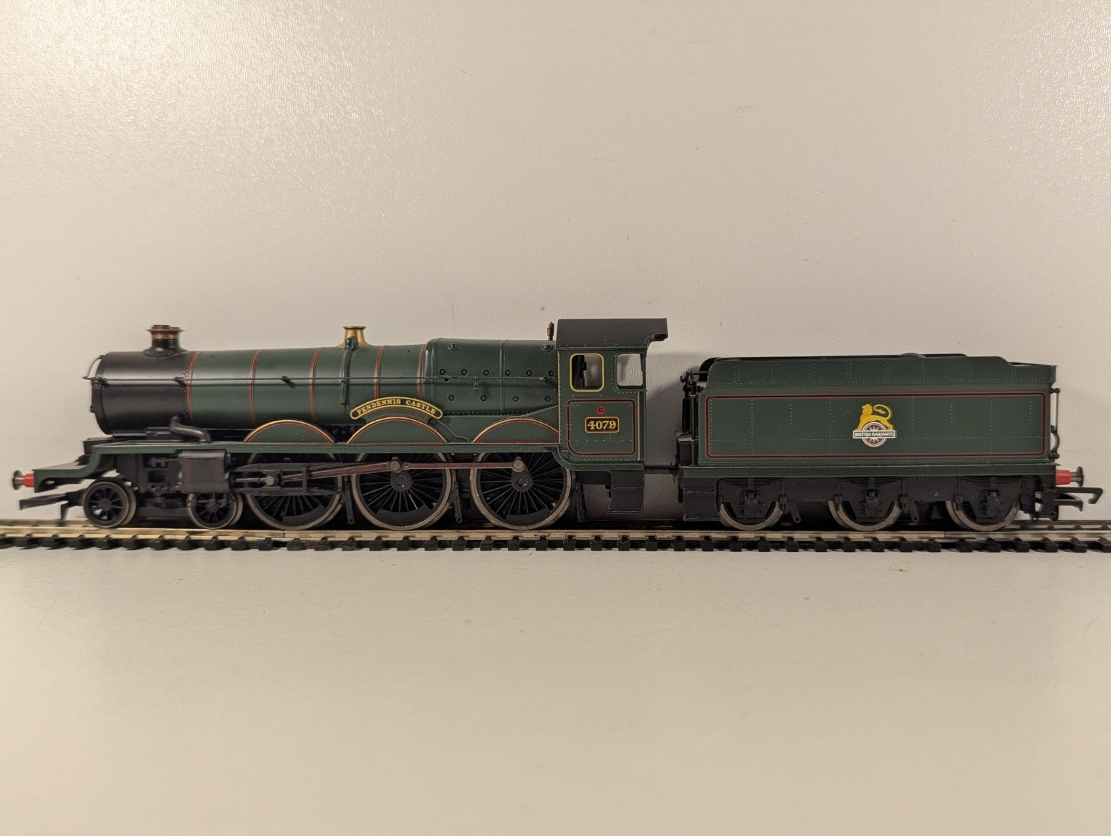 Hornby R2455 Castle Class 'Pendennis Castle' Steam Locomotive 4079