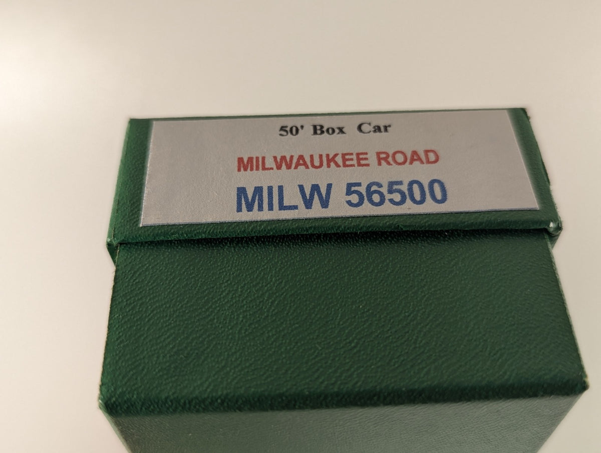 HO Gauge 50ft Box Car Milwaukee Road 56500 Milwaukee Road Yellow