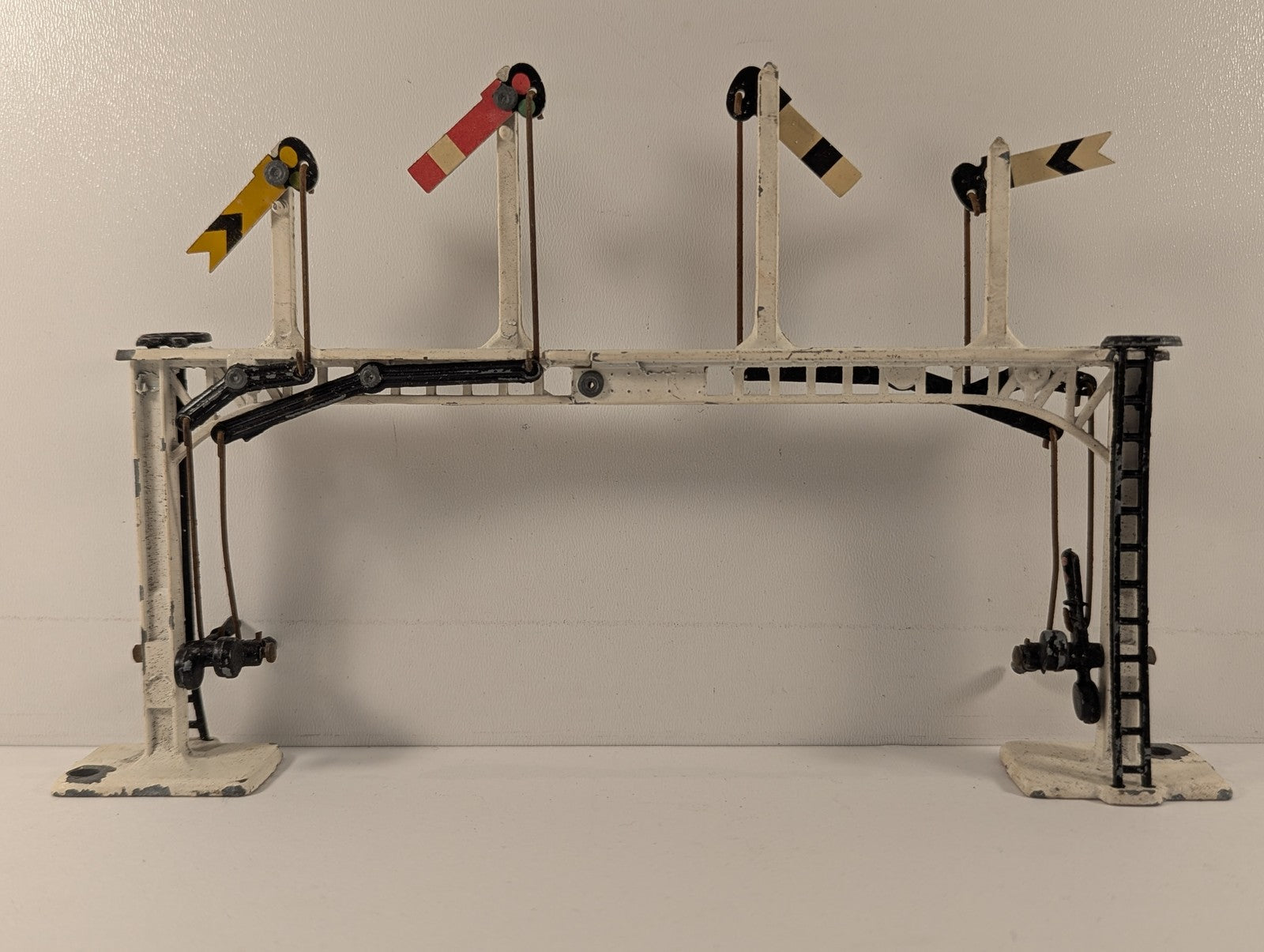 Crescent Toys O Gauge 4-Arm Signal Gantry Lineside Accessory White
