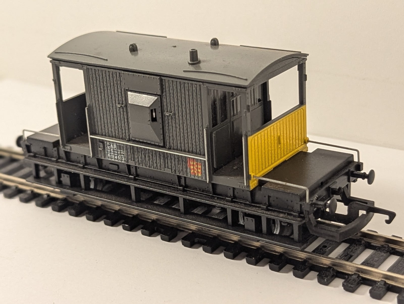 Hornby R.049 OO Gauge BR Sub-Sector 20 Ton Brake Van B954303
