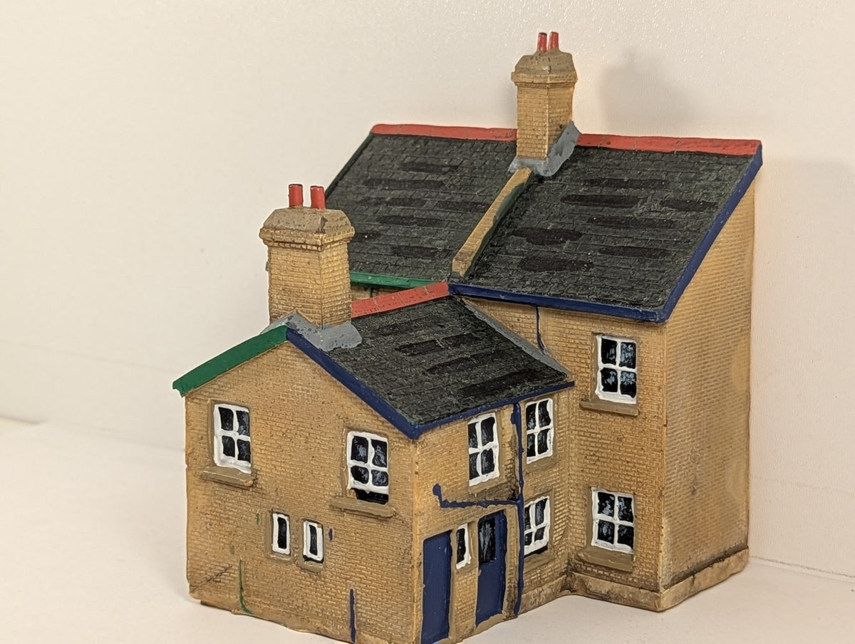 Hornby OO Gauge Skaledale Terraced House Backs Model Railway Building R8642
