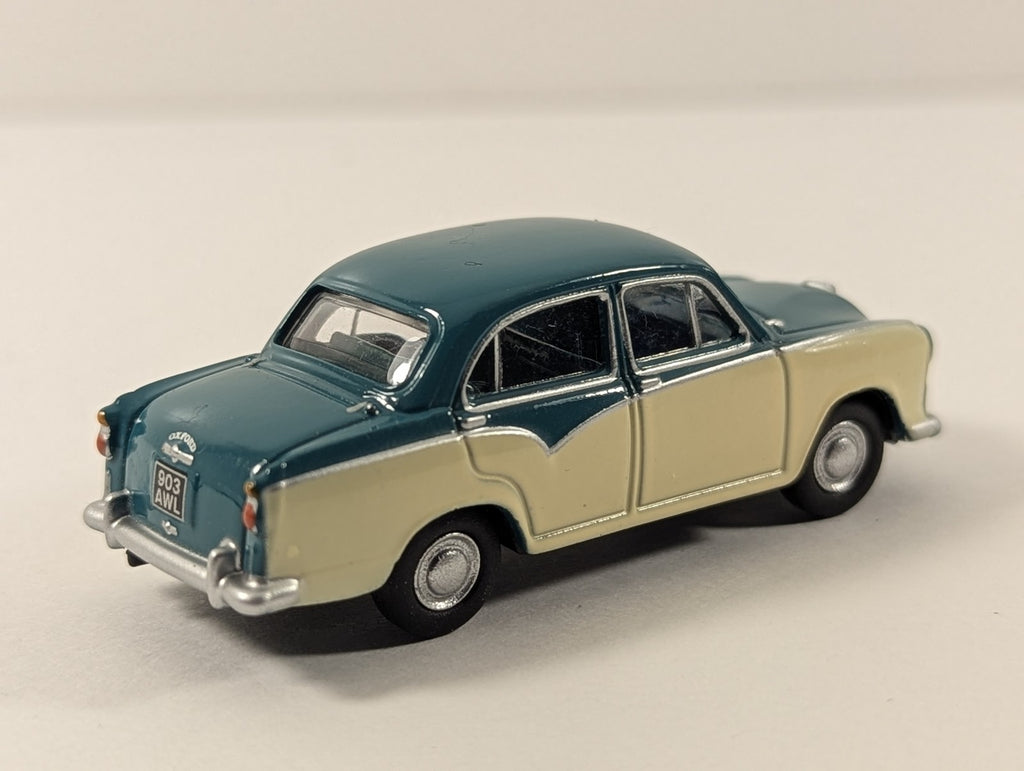 Oxford Diecast 1:76 scale / OO gauge Morris Oxford Series III Saloon