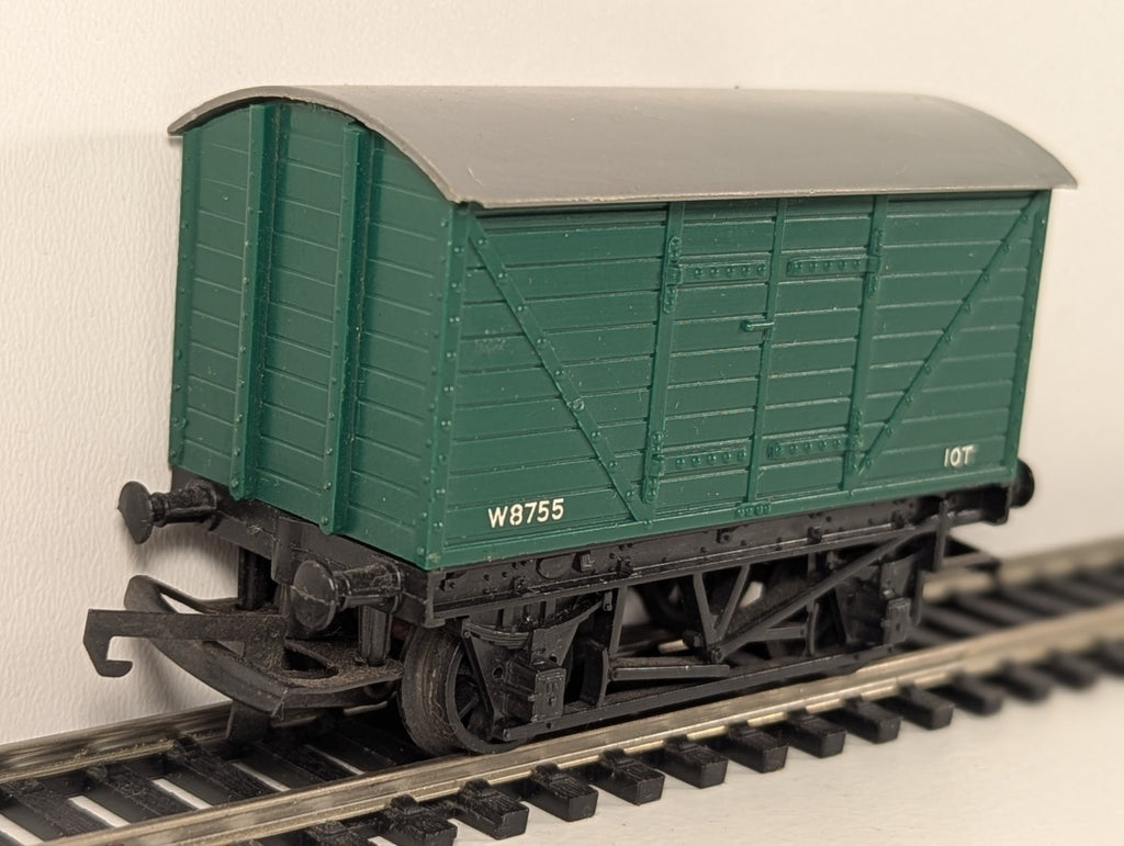 Tri-ang Hornby R11 / R14 BR 10T Closed Goods Van – W8755
