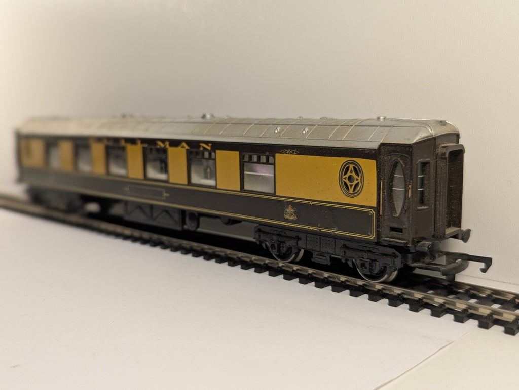 Hornby OO Gauge Pullman Parlour Coach