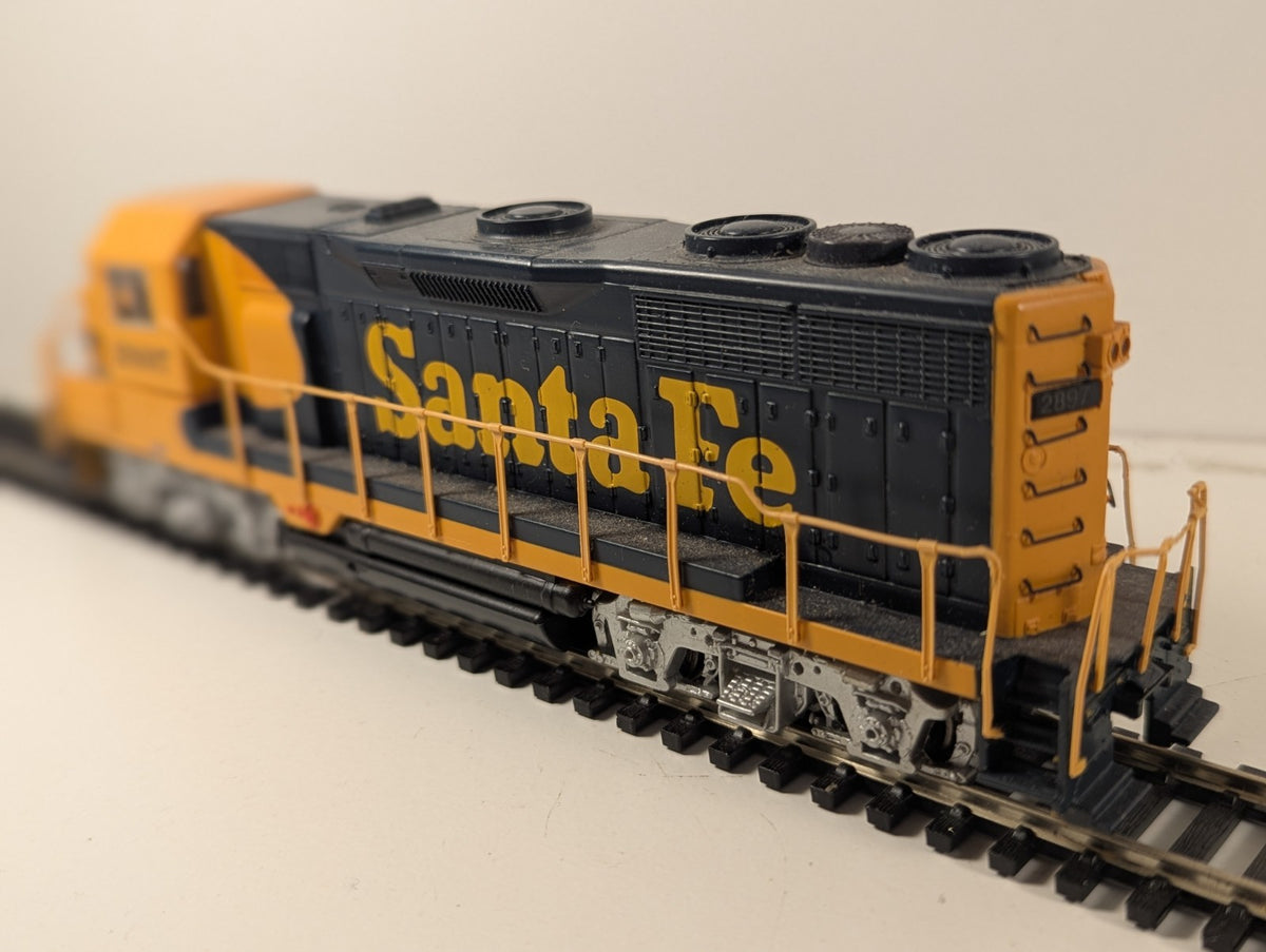 Bachmann HO Scale EMD GP35 Diesel Locomotive – Santa Fe “War Bonnet” Livery
