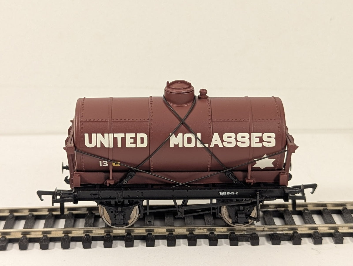 Bachmann OO Gauge 14 Ton Tank Wagon with Large Filler United Molasses 13 37-678