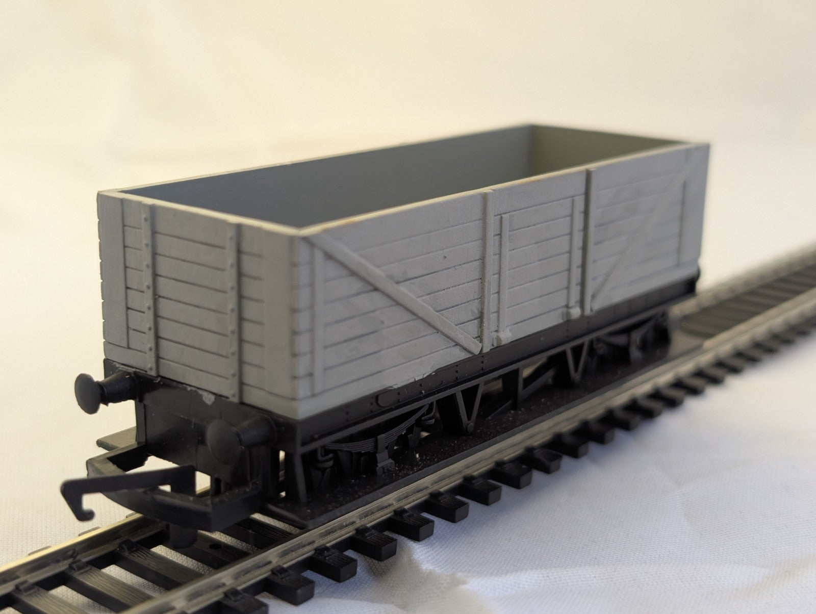 Hornby OO Gauge 7 Plank Wagon - Repainted