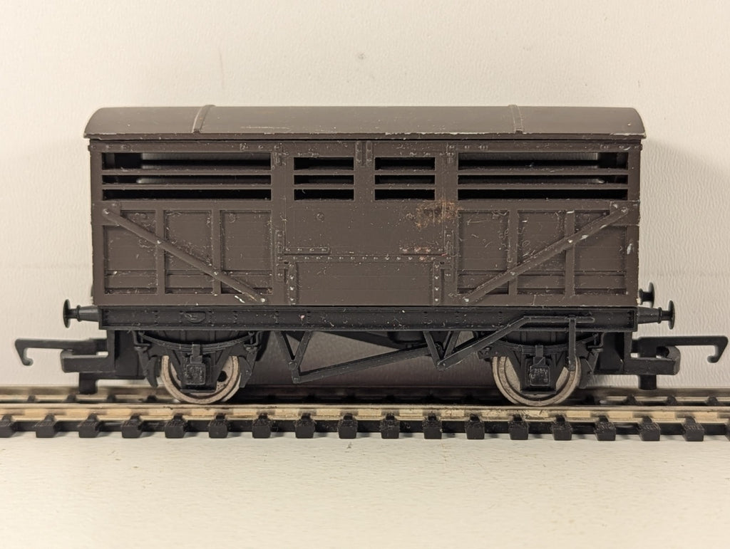 Hornby OO Gauge SR Cattle Wagon Goods Wagon Brown Thomas and Friends