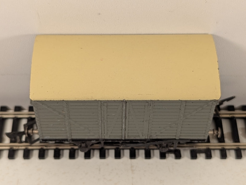 Graham Farish OO Gauge Ventilated Box Van Goods Wagon Grey with Cream Roof