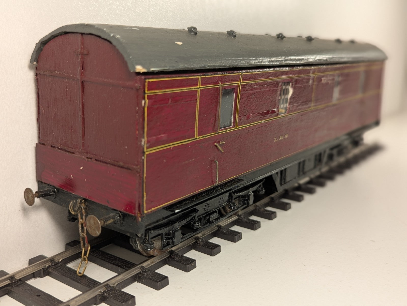 Kitbuilt O Gauge LMS Full Parcels Brake Van Maroon