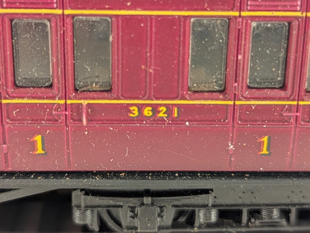 Mainline OO Gauge LMS 57ft Corridor Composite Coach Passenger Coach