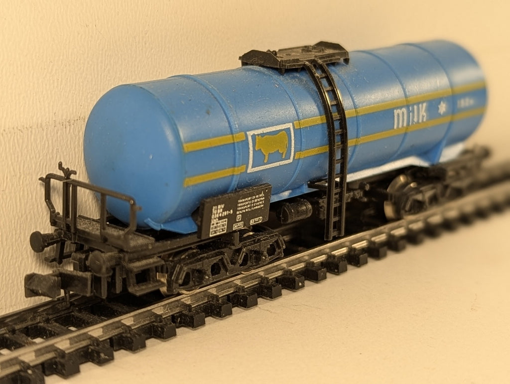 Lima N Gauge Milk Tank Wagon 152 D Blue