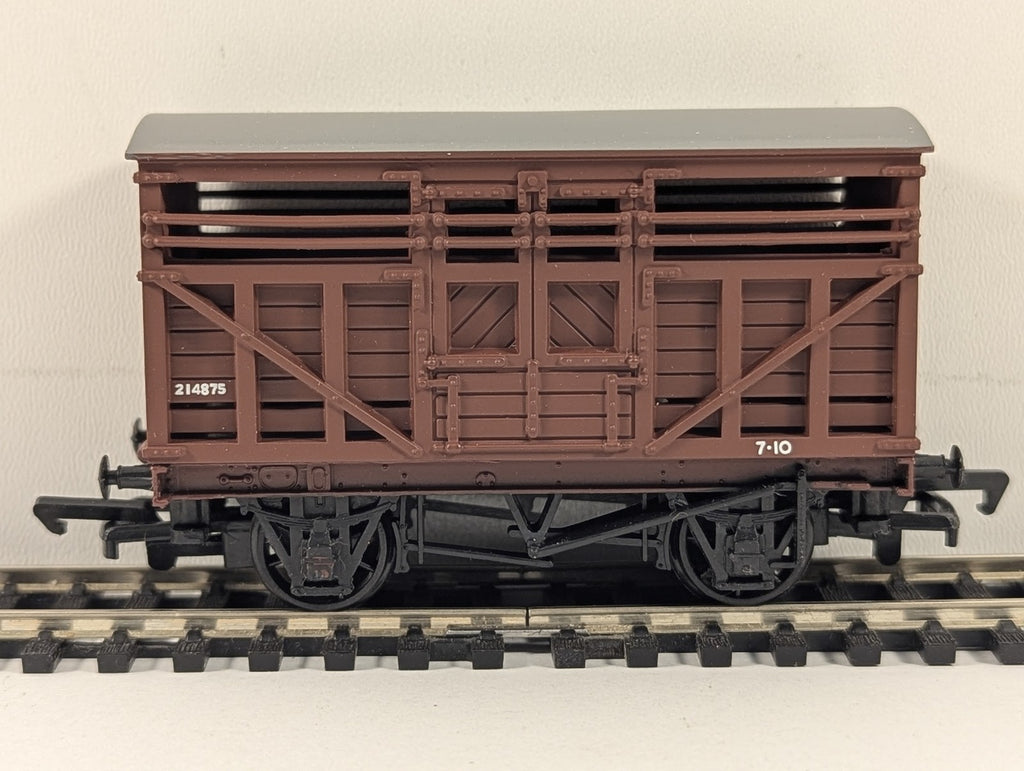Bachmann OO Gauge Cattle Wagon Goods Wagon 214875 LMS Brown 33-652B