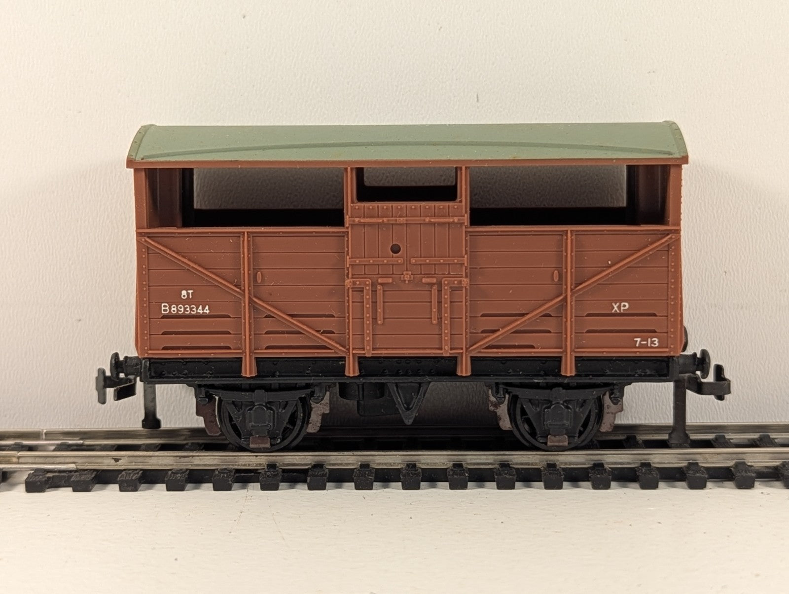 Hornby Dublo 32021 OO Gauge BR Brown 8-Ton Cattle Wagon - Boxed