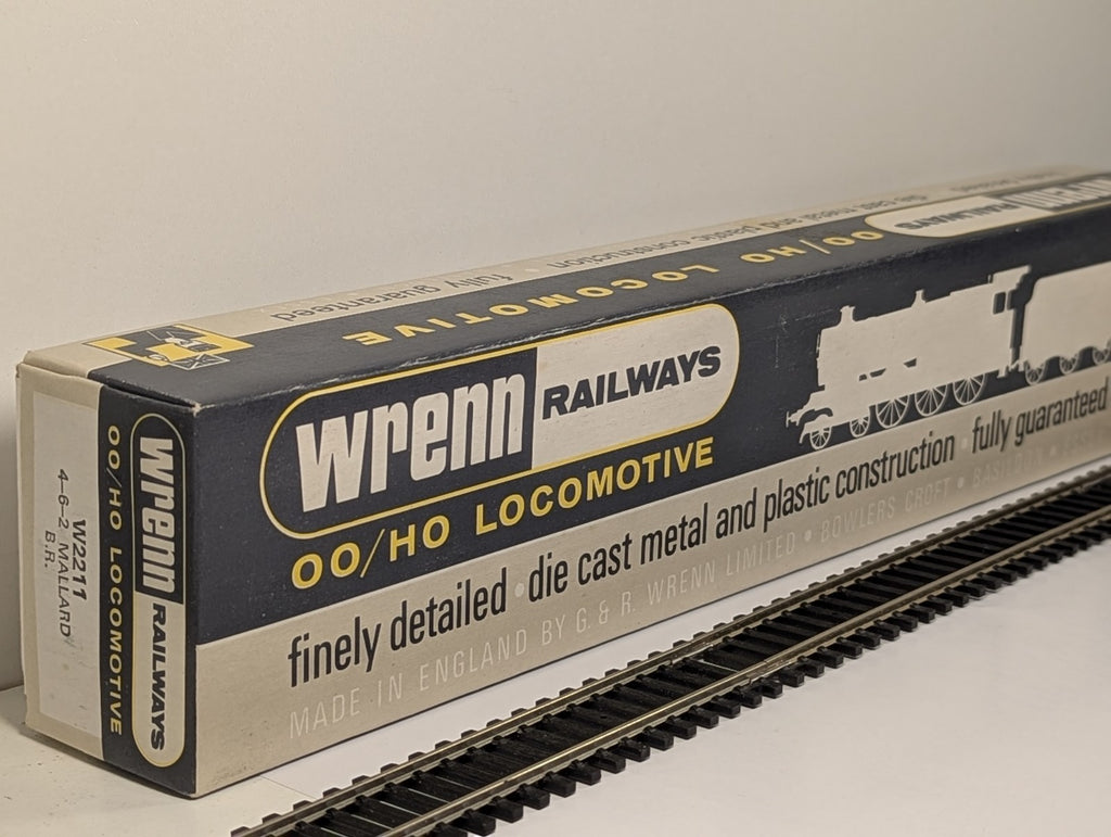 Wrenn W2211 OO Gauge Class A4 4-6-2 60022 “Mallard” BR Green