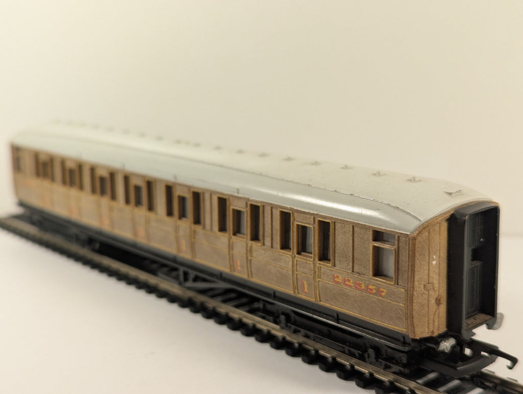 Hornby RailRoad OO Gauge LNER Teak Coach for Flying Scotsman